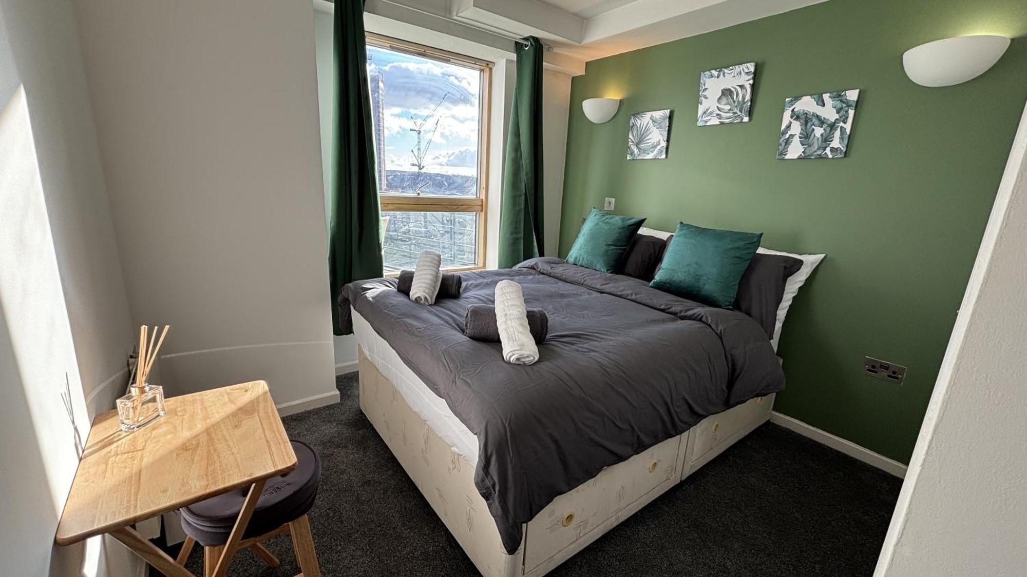Stylish Centre With 2 Balconies Apartment *